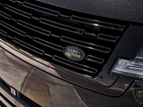 Used 2025 Land Rover Range Rover SE AWD/4WD image 7