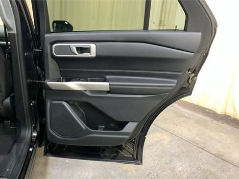 Used 2022 Ford Explorer XLT image 13