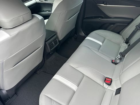 Used 2025 Toyota Camry SE FWD image 13