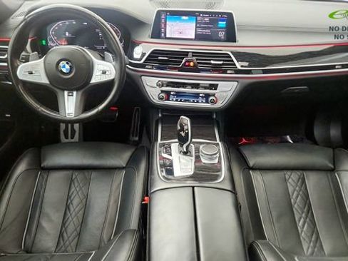 Used 2022 BMW 750i xDrive w/ M Sport Package AWD/4WD image 47