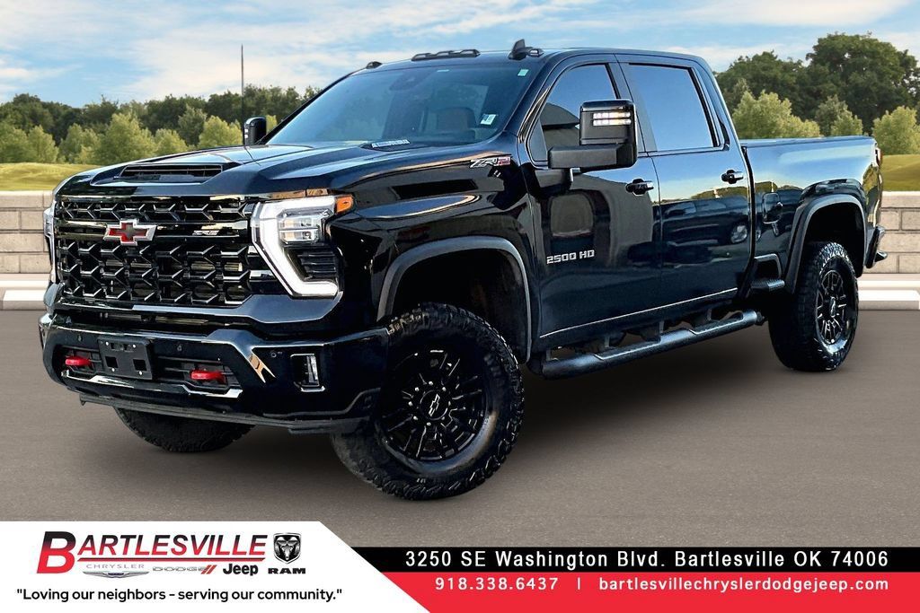Used 2025 Chevrolet Silverado 2500 ZR2 w/ Technology Package AWD/4WD image 1
