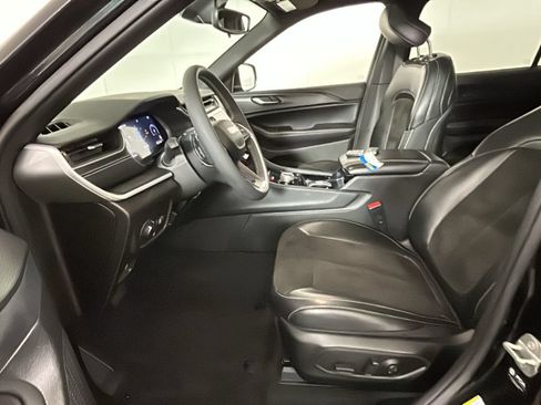 Used 2023 Jeep Grand Cherokee L Laredo AWD/4WD image 14