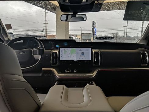 Used 2025 Ford Expedition Max Platinum image 17