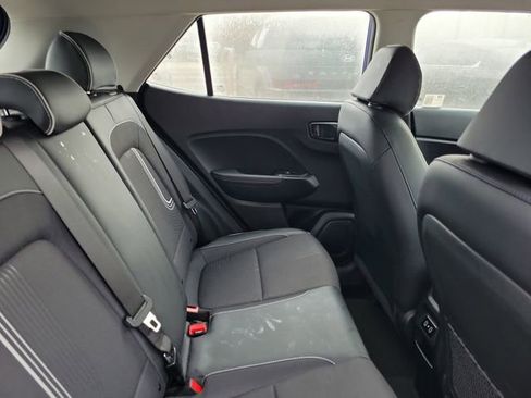 Used 2025 Hyundai Venue Limited image 32
