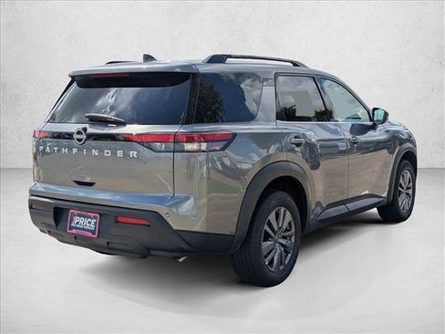 Used 2025 Nissan Pathfinder SV image 5