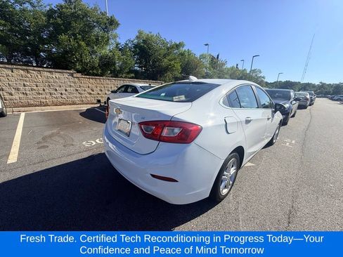 Used 2017 Chevrolet Cruze LT w/ Convenience Package FWD image 4