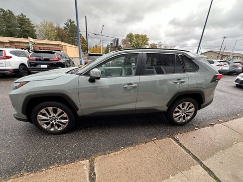 Used 2023 Toyota RAV4 XLE Premium image 4