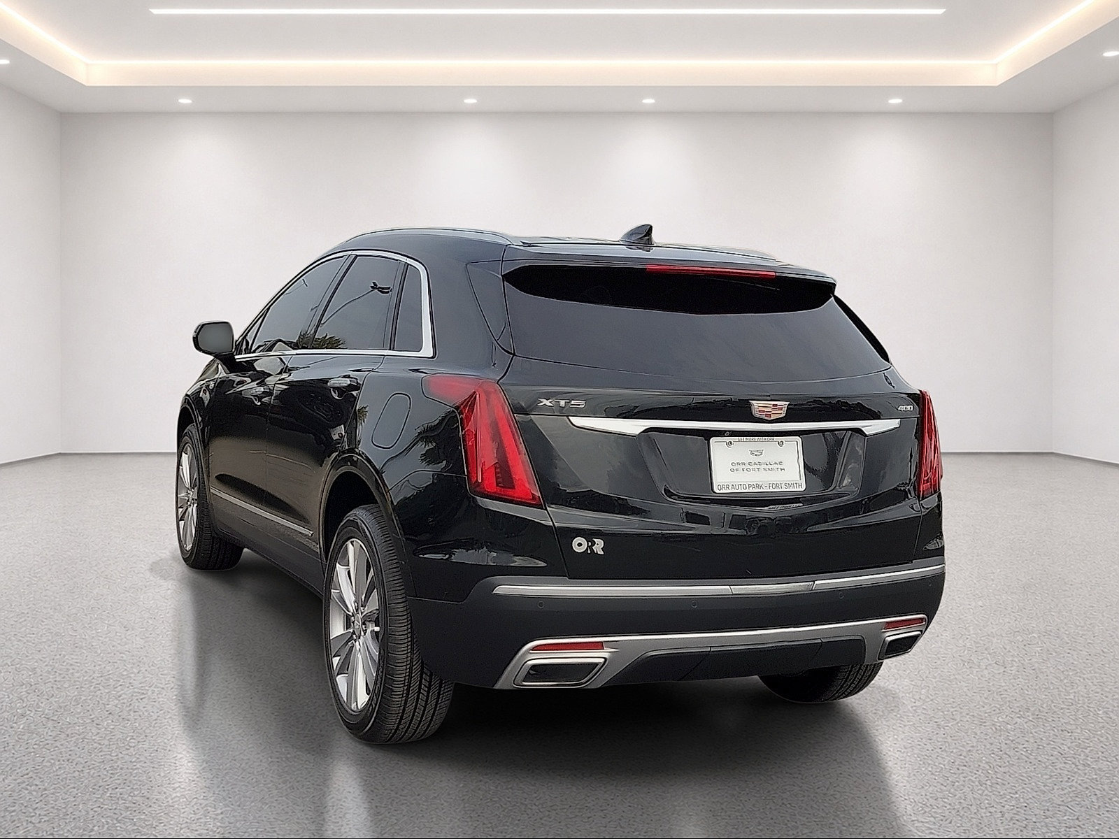 Used 2023 Cadillac XT5 Premium Luxury w/ LPO, Floor Liner Package FWD image 4