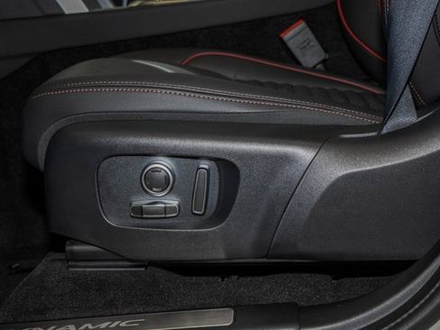 Used 2023 Land Rover Discovery Sport SE R-Dynamic image 15