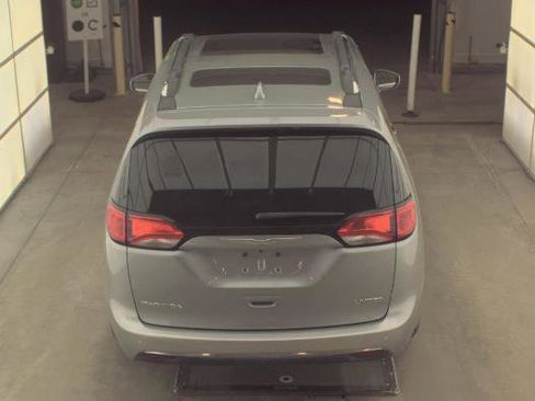 Used 2017 Chrysler Pacifica Limited w/ UConnect Theater Package image 5