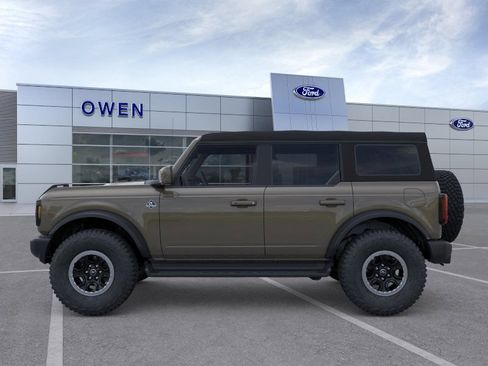 New 2025 Ford Bronco Outer Banks w/ Sasquatch Package AWD/4WD image 3