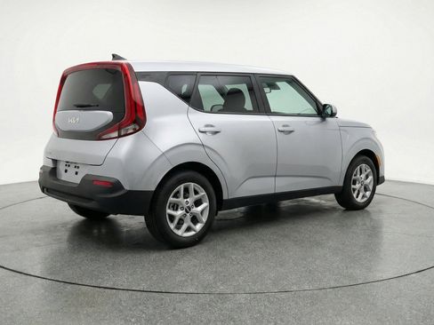 Used 2025 Kia Soul LX w/ LX Technology Package FWD image 9