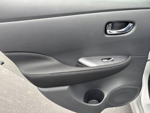 Used 2025 Nissan Leaf S FWD image 9