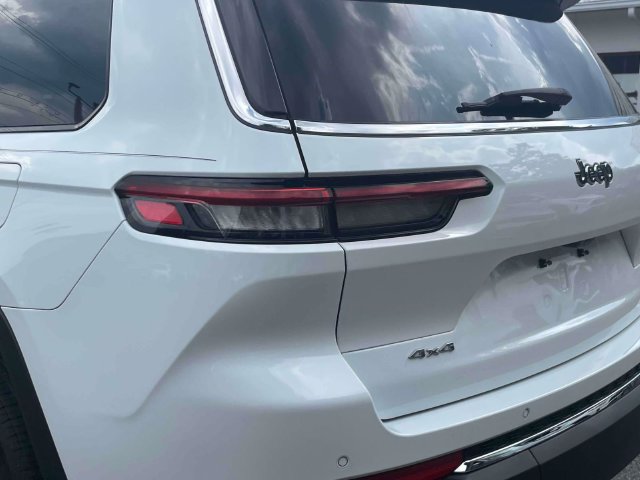 Used 2023 Jeep Grand Cherokee L Limited AWD/4WD image 13