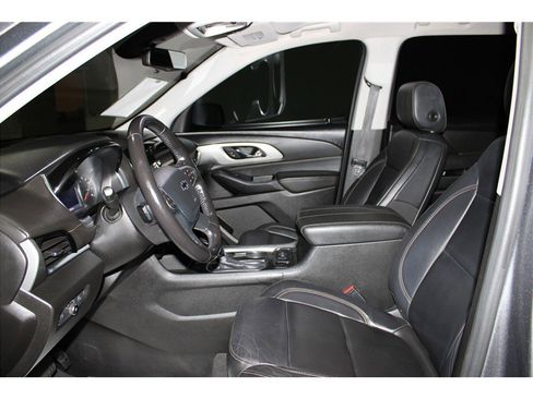 Used 2020 Chevrolet Traverse RS image 12