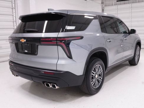 Used 2024 Chevrolet Traverse LS FWD image 32