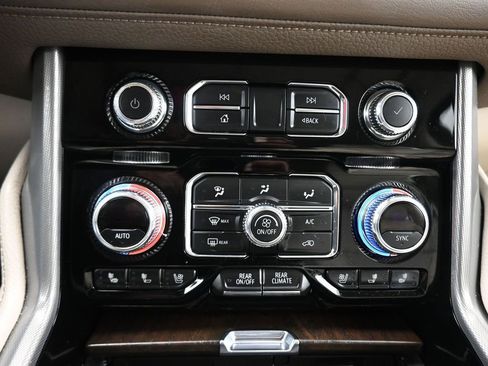 Used 2021 GMC Yukon XL Denali w/ Denali Ultimate Package image 28