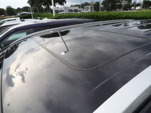 Used 2023 Toyota Highlander XLE FWD image 18
