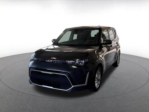 Used 2025 Kia Soul LX w/ LX Technology Package FWD image 13