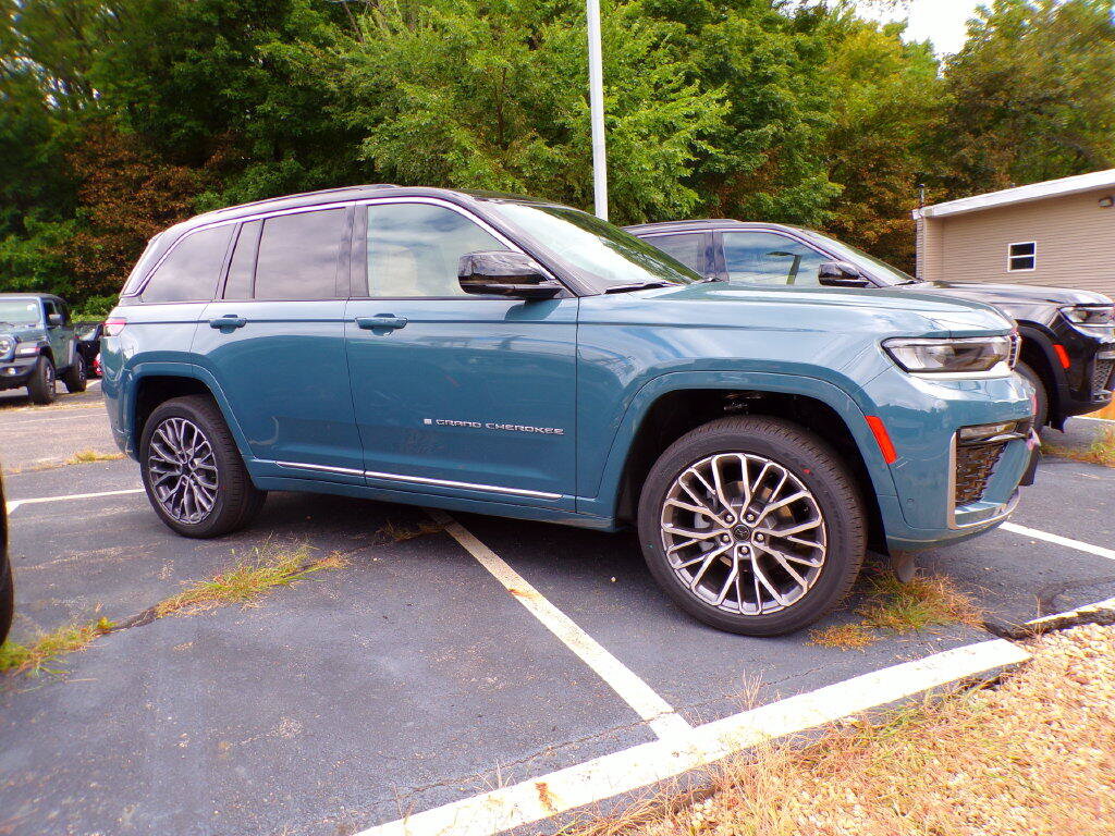 New 2027 Jeep Grand Cherokee Summit AWD/4WD image 4