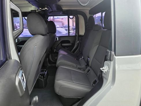 Used 2022 Jeep Gladiator Sport image 24