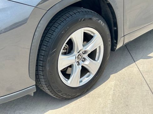 Used 2020 Toyota Highlander L FWD image 9