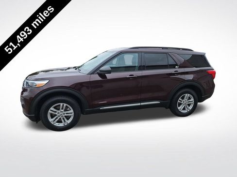 Used 2023 Ford Explorer XLT AWD/4WD image 2