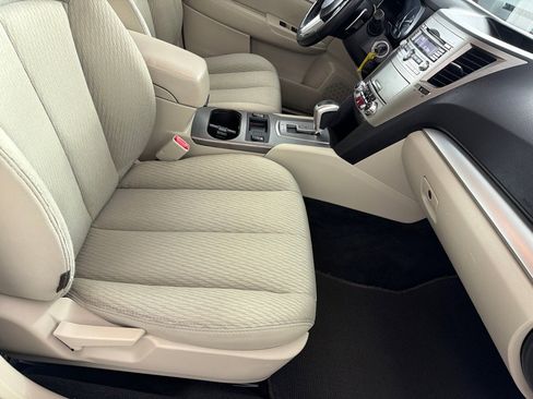 Used 2010 Subaru Outback 2.5i Premium image 21