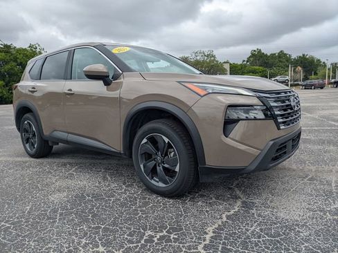 Used 2025 Nissan Rogue SV AWD/4WD image 2