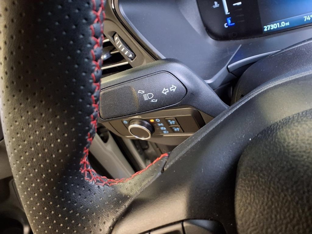 Used 2025 Ford Escape ST-Line FWD image 12