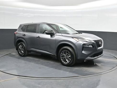 Used 2023 Nissan Rogue S image 5