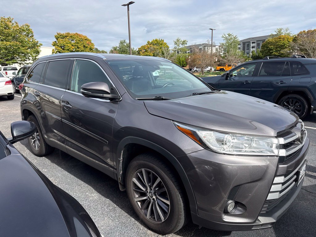 Used 2019 Toyota Highlander XLE AWD/4WD image 1