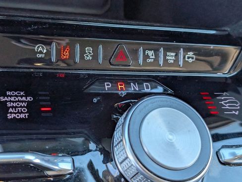 Used 2022 Jeep Wagoneer Series III AWD/4WD image 18