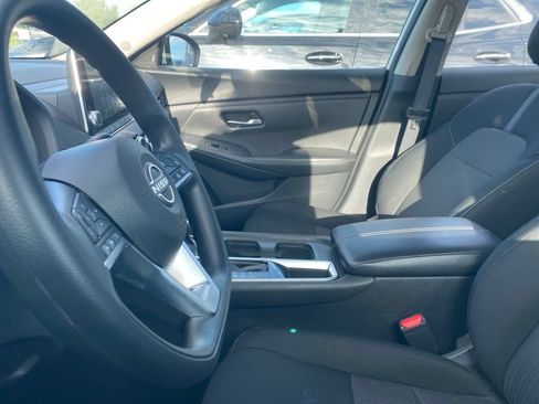 Used 2024 Nissan Sentra SV FWD image 13