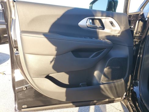 New 2026 Chrysler Pacifica Limited w/ S Appearance Package image 14