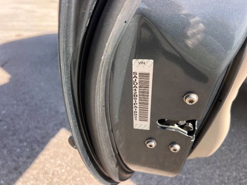 Used 2001 Jaguar XK8 Convertible image 22