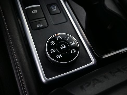 Used 2025 Nissan Pathfinder SV AWD/4WD image 24