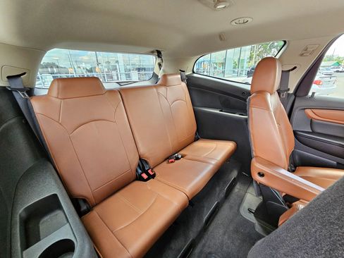 Used 2017 Chevrolet Traverse LT FWD image 11