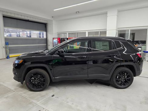 New 2026 Jeep Compass Latitude AWD/4WD image 3