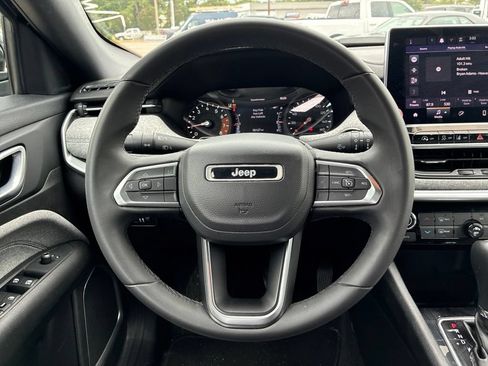 Used 2024 Jeep Compass Latitude AWD/4WD image 24
