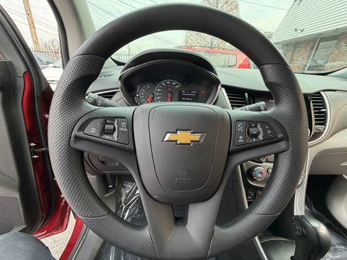Used 2021 Chevrolet Trax LS FWD image 21