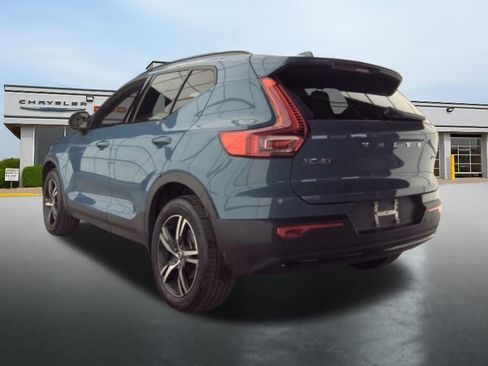 Used 2024 Volvo XC40 B5 Core AWD/4WD image 6