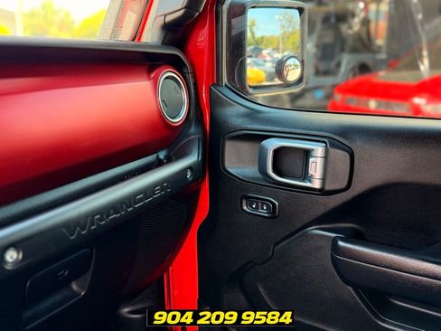 Used 2018 Jeep Wrangler Unlimited Rubicon AWD/4WD image 15