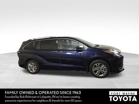 Used 2024 Toyota Sienna Platinum image 5