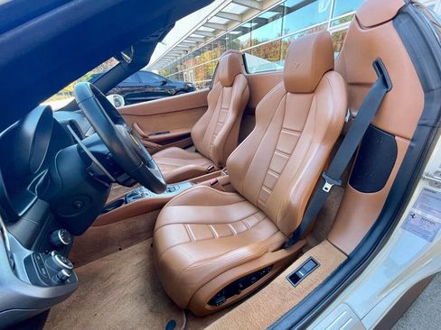 Used 2013 Ferrari 458 Spider image 32