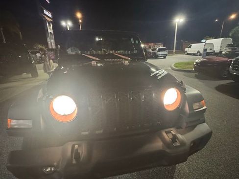 Used 2020 Jeep Gladiator Sport w/ Quick Order Package 24S image 2