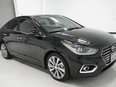 Used 2022 Hyundai Accent Limited image 3
