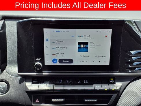Used 2025 Toyota Camry SE w/ Convenience Package FWD image 19
