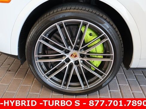 Used 2023 Porsche Cayenne Turbo S image 9