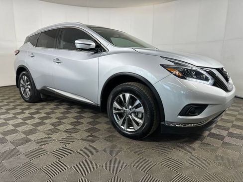 Used 2018 Nissan Murano SL image 2